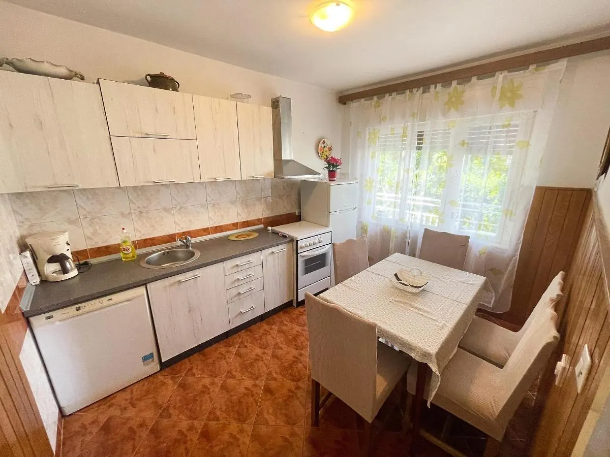 Apartmani Leonarda Jadranovo 0*,  Croatia